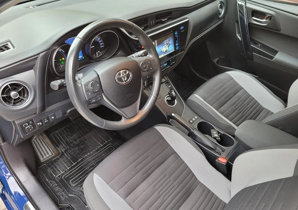 Toyota Auris cena 74999 przebieg: 61230, rok produkcji 2017 z Warszawa małe 301